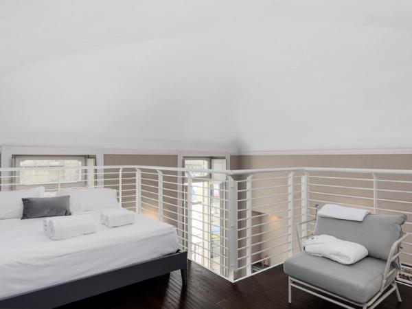 Q71 TIMELESS SUITES : photo 3 de la chambre suite junior avec balcon