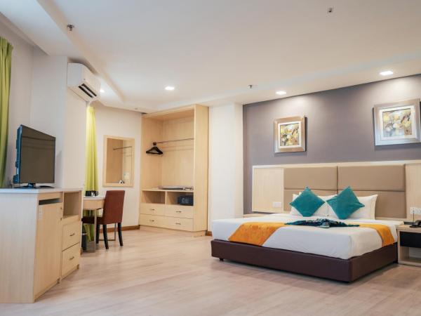 Hotel Sentral Riverview Melaka : photo 2 de la chambre suite exécutive avec baignoire