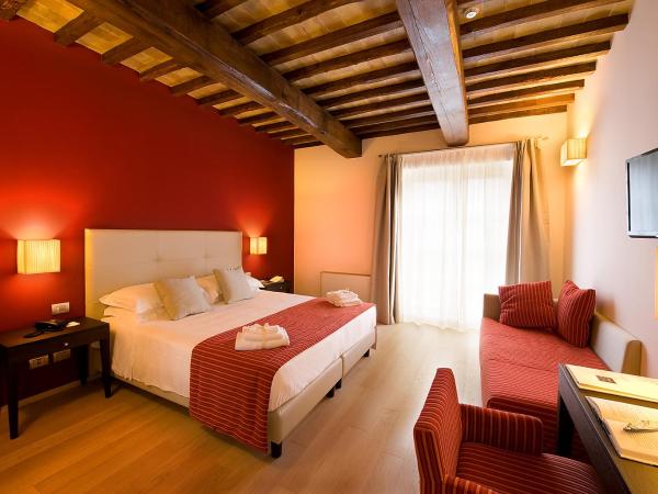 Relais dell'Olmo : photo 3 de la chambre chambre deluxe double ou lits jumeaux