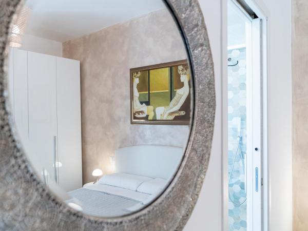 MARCANTONIO ROOM Ampia camera con bagno privato e self check in : photo 5 de la chambre chambre double avec salle de bains privative