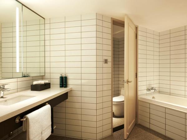 Hilton Kuching Hotel : photo 4 de la chambre chambre lit king-size premium de luxe
