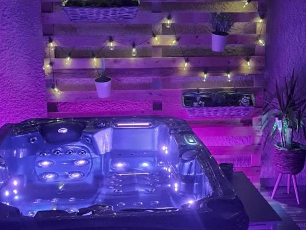 Le Mas Blanc : photo 4 de la chambre chambre double avec salle de bains privative