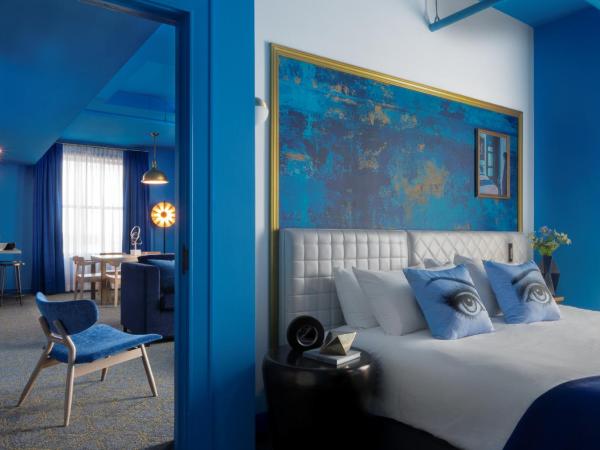 Angad Arts Hotel : photo 2 de la chambre suite lit king-size - grande chambre