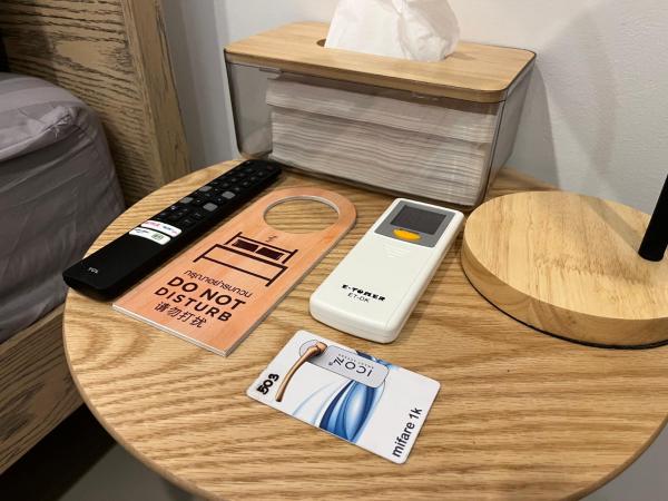 BnB98 Silom Hotel - 1 minutes from SKY TRAIN Sala Daeng station and SUBWAY Silom station : photo 4 de la chambre chambre lits jumeaux avec salle de bains commune