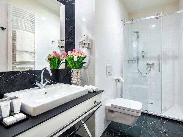 Wyndham Grand Krakow Old Town : photo 3 de la chambre suite lit king-size premium avec canapé-lit - non-fumeurs