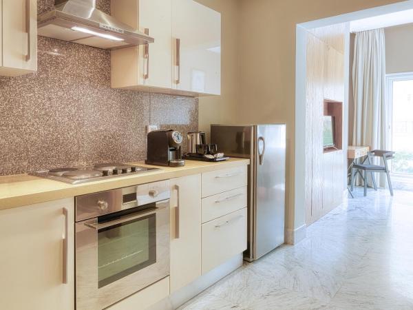 ADAM Hotel Suites : photo 3 de la chambre chambre lit king-size deluxe