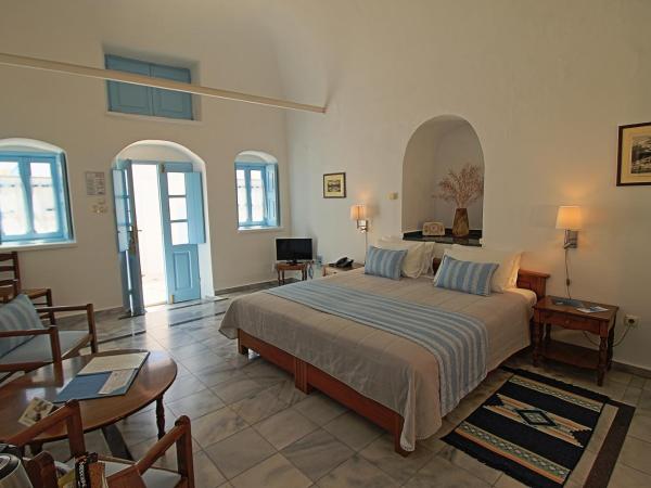 Aethrio Sunset Village - Oia : photo 9 de la chambre chambre triple supérieure