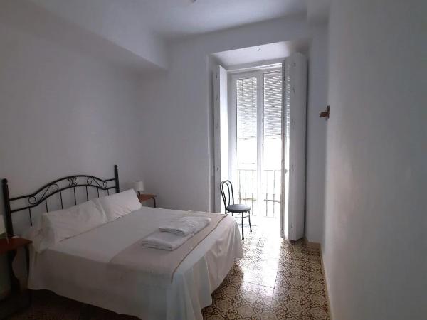 Pensión Las Cuatro Naciones : photo 2 de la chambre chambre double avec salle de bains commune