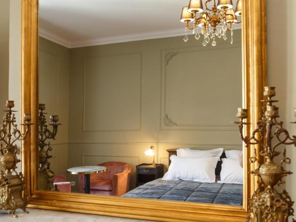Le 215 Gambetta boutique hôtel en Provence : photo 8 de la chambre chambre lit queen-size avec balcon