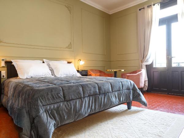 Le 215 Gambetta boutique hôtel en Provence : photo 9 de la chambre chambre lit queen-size avec balcon