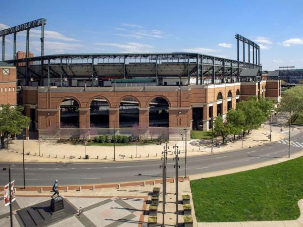 Hampton Inn Baltimore-Downtown-Convention Center : photo 1 de la chambre suite lit king-size d'angle avec canapé-lit - non-fumeurs