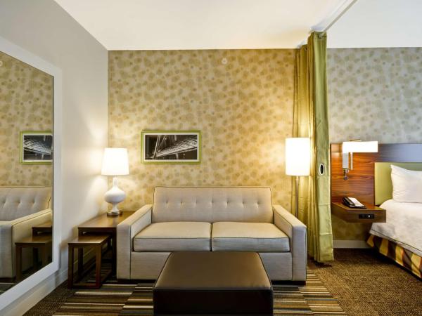 Home2 Suites by Hilton Dallas Downtown at Baylor Scott & White : photo 1 de la chambre studio lit queen-size - non-fumeurs