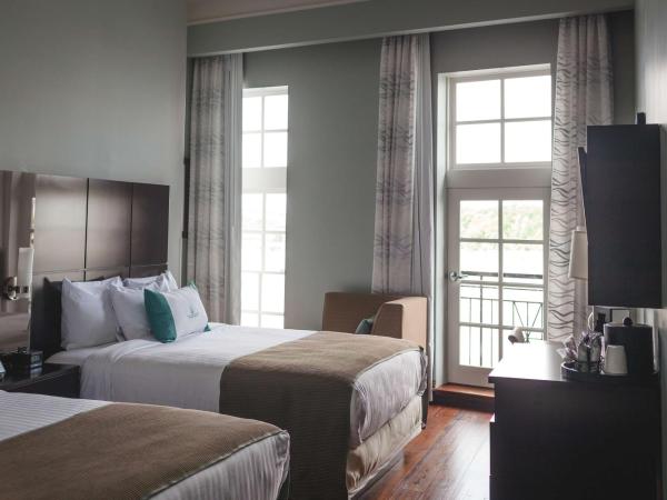 The Cotton Sail Hotel Savannah - Tapestry Collection by Hilton : photo 2 de la chambre chambre avec 2 lits queen-size - vue sur ville