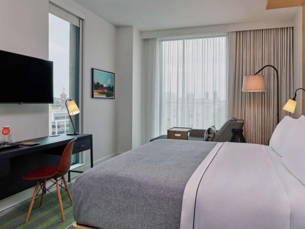 Canopy by Hilton Portland Pearl District : photo 2 de la chambre chambre d'angle lit king-size