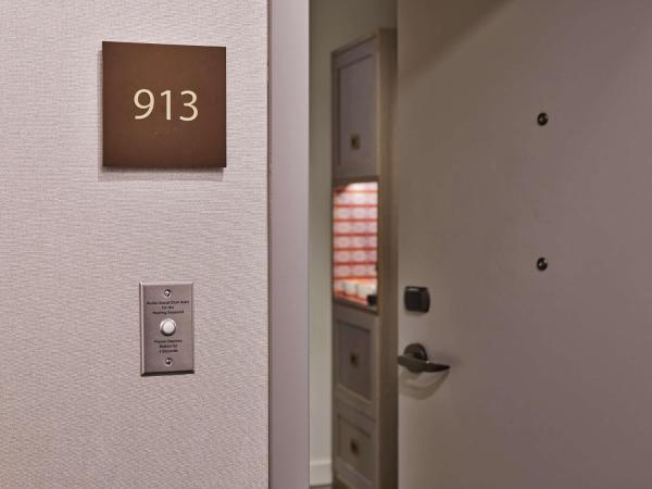 Canopy by Hilton Portland Pearl District : photo 3 de la chambre chambre lit king-size de luxe - vue sur ville - adaptée aux personnes malentendantes