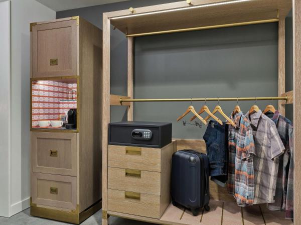 Canopy by Hilton Portland Pearl District : photo 3 de la chambre king room with mobility accessible shower