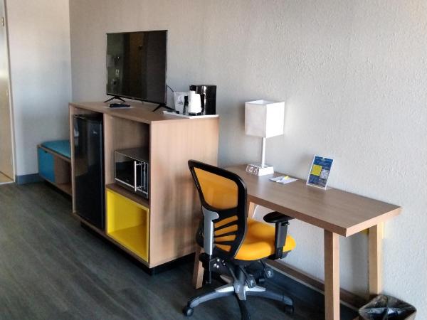 Days Inn & Suites by Wyndham Albuquerque North : photo 2 de la chambre chambre double avec 2 lits doubles - non-fumeurs