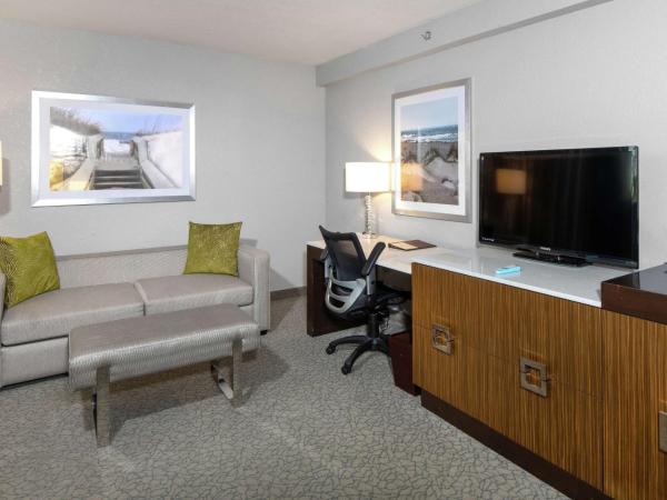 DoubleTree by Hilton Hotel Jacksonville Airport : photo 1 de la chambre suite studio lit king-size