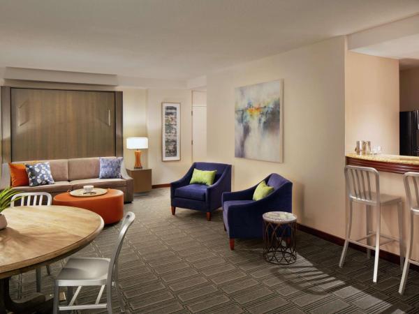 Hilton Philadelphia at Penn's Landing : photo 1 de la chambre suite lit king-size