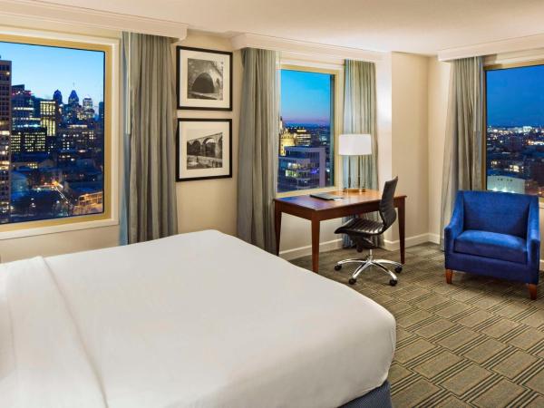 Hilton Philadelphia at Penn's Landing : photo 3 de la chambre chambre lit king-size avec vue sur la ville