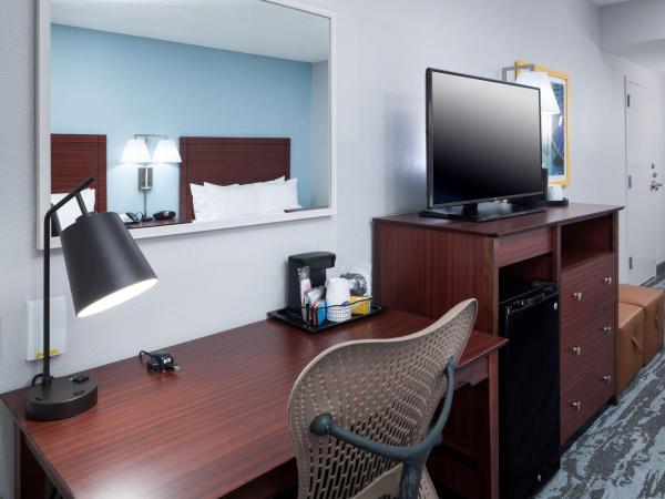 Hampton Inn & Suites Oklahoma City-Bricktown : photo 1 de la chambre chambre lit queen-size - non-fumeurs