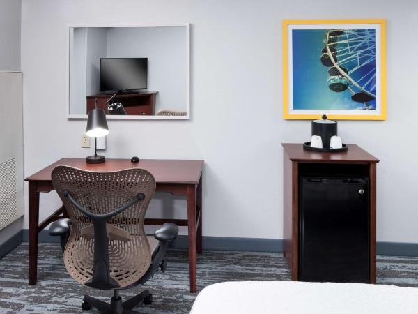 Hampton Inn & Suites Oklahoma City-Bricktown : photo 1 de la chambre chambre lit king-size - non-fumeurs