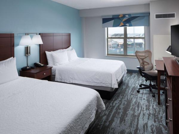 Hampton Inn & Suites Oklahoma City-Bricktown : photo 3 de la chambre chambre deluxe avec 2 lits queen-size - non-fumeurs