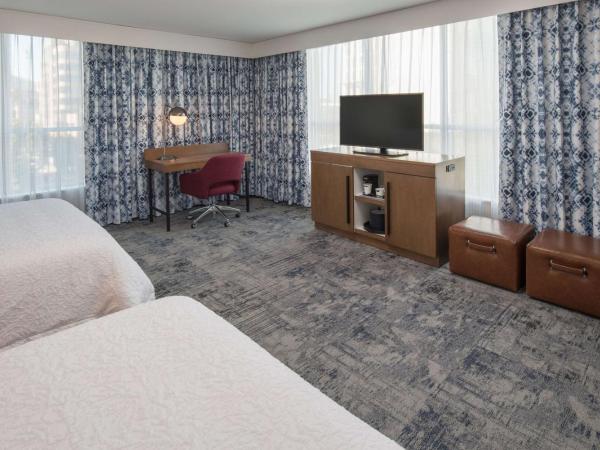 Hampton Inn And Suites By Hilton Portland-Pearl District : photo 1 de la chambre chambre 2 lits queen-size - non-fumeurs