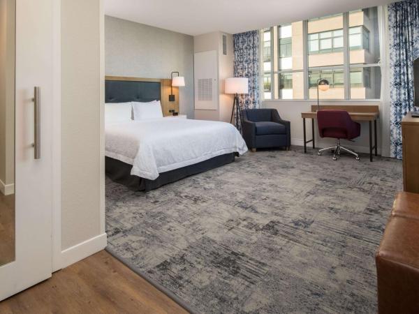 Hampton Inn And Suites By Hilton Portland-Pearl District : photo 2 de la chambre king studio - mobility and hearing access/non-smoking