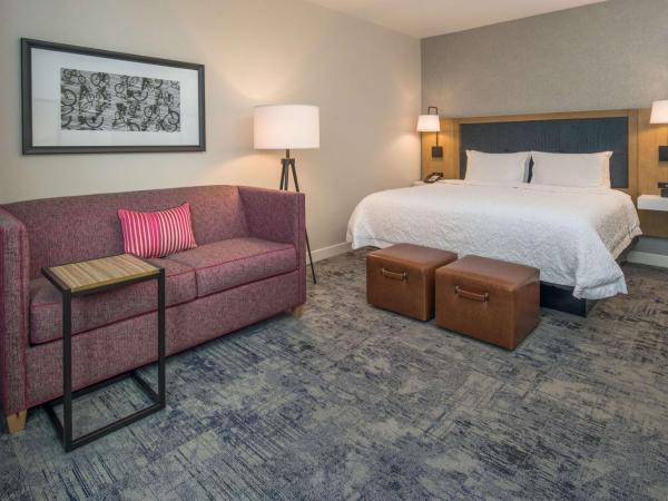 Hampton Inn And Suites By Hilton Portland-Pearl District : photo 3 de la chambre chambre lit king-size avec canapé-lit - non-fumeurs