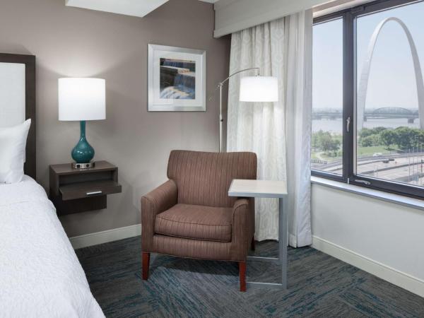 Hampton Inn St Louis- at the Arch : photo 4 de la chambre chambre king - vue sur l'arche