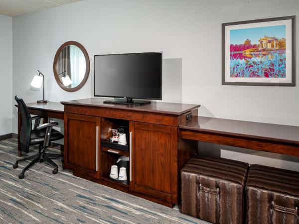 Hampton Inn & Suites St. Louis at Forest Park : photo 3 de la chambre chambre avec 2 lits queen-size - accessible aux personnes à mobilité réduite - non-fumeurs