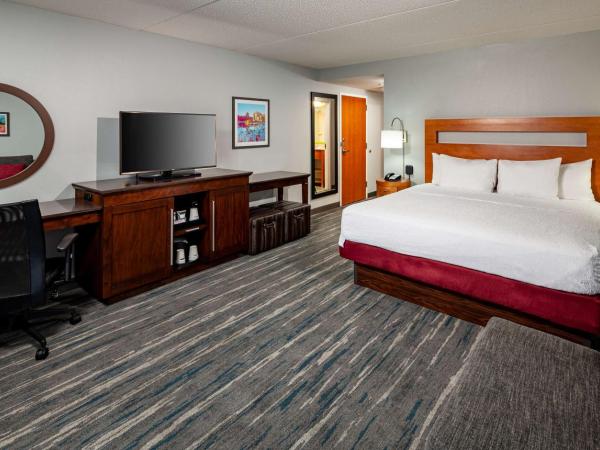 Hampton Inn & Suites St. Louis at Forest Park : photo 4 de la chambre chambre lit king-size - non-fumeurs