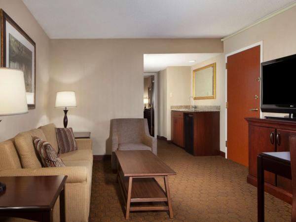 Embassy Suites by Hilton Dallas Near the Galleria : photo 1 de la chambre suite lit king-size