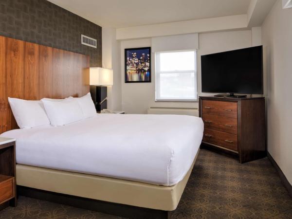 DoubleTree by Hilton Hotel & Suites Pittsburgh Downtown : photo 1 de la chambre suite 2 chambres