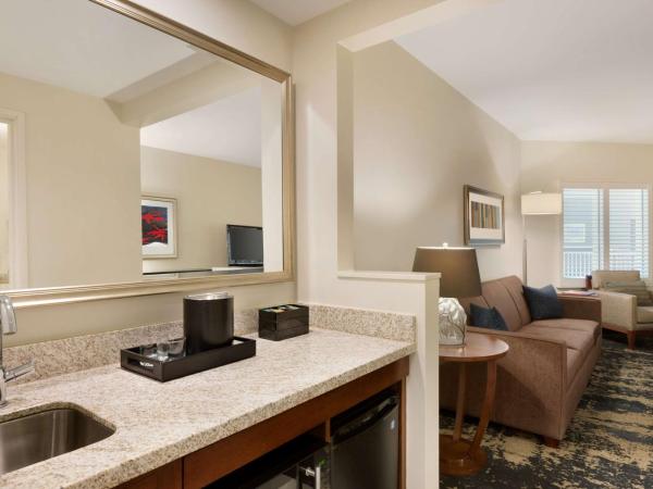 Embassy Suites by Hilton Denver Downtown Convention Center : photo 2 de la chambre suite queen avec 2 lits queen-size et vue sur montagne