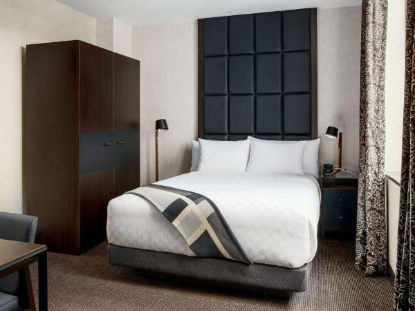 Joinery Hotel Pittsburgh, Curio Collection by Hilton : photo 1 de la chambre chambre lit queen-size 