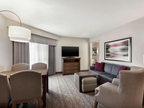 Homewood Suites by Hilton Portland Airport : photo 4 de la chambre suite 2 chambres (8 adultes)
