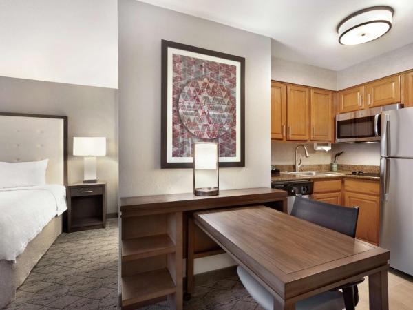 Homewood Suites by Hilton Portland Airport : photo 3 de la chambre studio lit queen-size - non-fumeurs