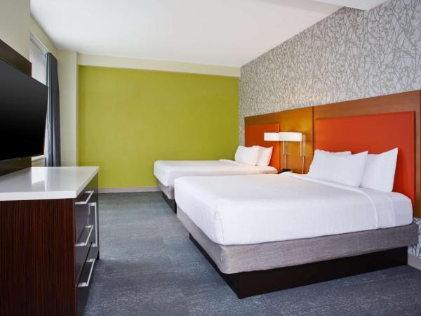 Home2 Suites by Hilton San Antonio Downtown - Riverwalk, TX : photo 1 de la chambre studio avec 2 lits queen-size - vue sur ville - non-fumeurs