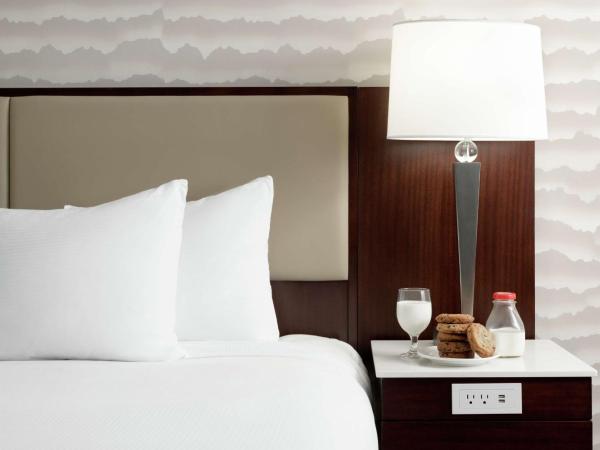 DoubleTree Suites by Hilton Phoenix : photo 4 de la chambre one-bedroom suite with king bed & sofa bed