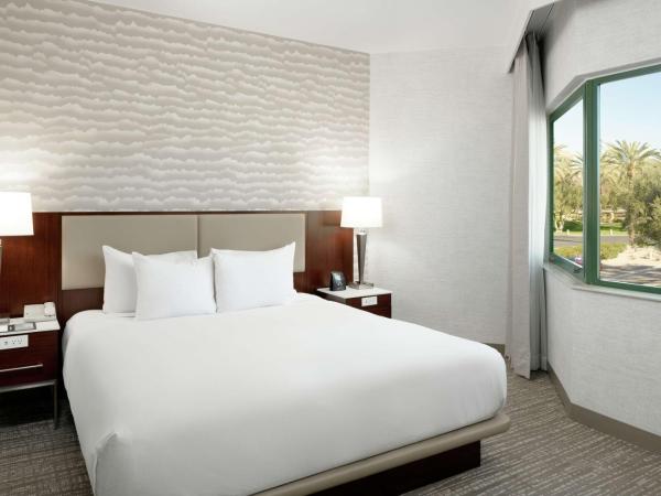 DoubleTree Suites by Hilton Phoenix : photo 3 de la chambre one-bedroom suite with king bed & sofa bed