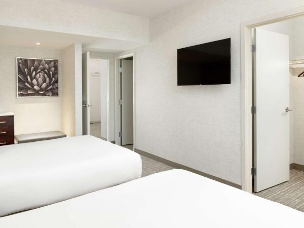 DoubleTree Suites by Hilton Phoenix : photo 6 de la chambre premium one-bedroom suite with two queen beds & sofa bed