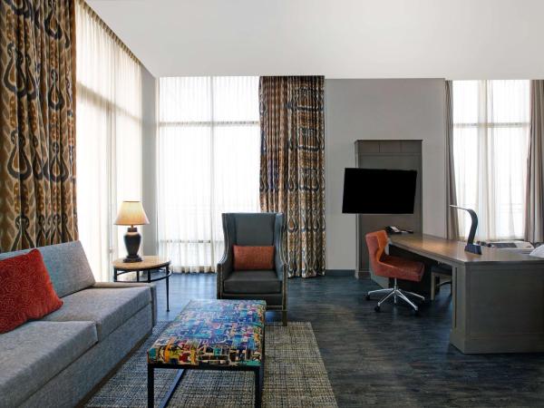 Hampton Inn and Suites Austin University Capitol : photo 3 de la chambre suite studio lit king-size avec canapé-lit – non-fumeurs