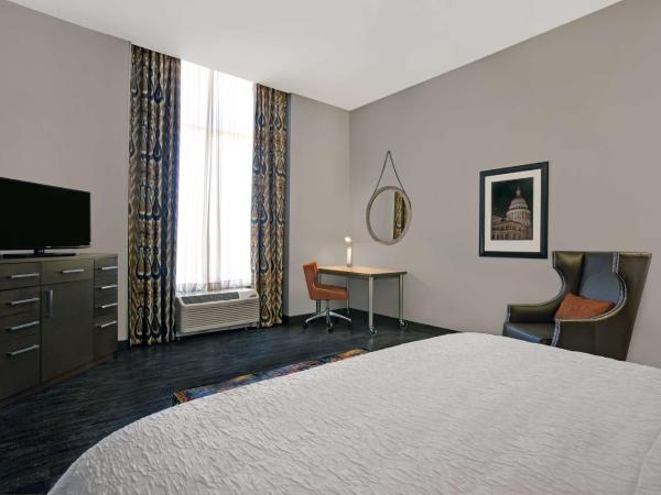 Hampton Inn and Suites Austin University Capitol : photo 2 de la chambre chambre lit king-size - non-fumeurs