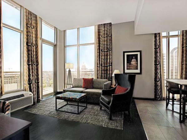 Hampton Inn and Suites Austin University Capitol : photo 3 de la chambre studio lit king-size avec balcon