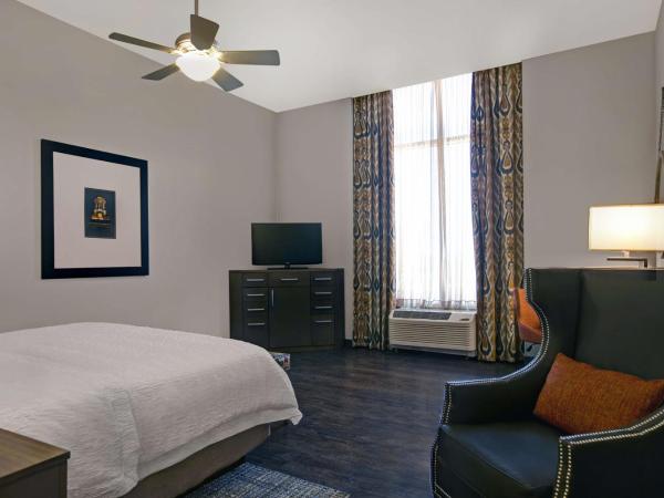 Hampton Inn and Suites Austin University Capitol : photo 3 de la chambre chambre lit king-size - non-fumeurs