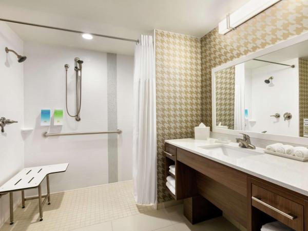 Home2 Suites By Hilton Brandon Tampa : photo 6 de la chambre studio with two queen beds and roll-in shower - mobility and hearing access/non-smoking