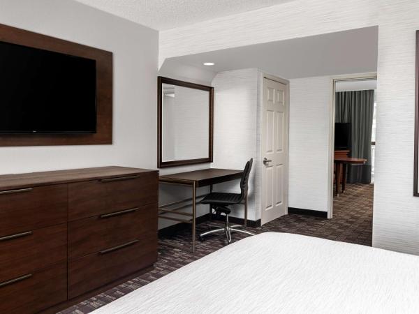 Embassy Suites by Hilton Nashville Airport : photo 3 de la chambre chambre lit king-size