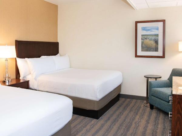 DoubleTree by Hilton Portland : photo 5 de la chambre chambre avec 2 lits queen-size - douche accessible en fauteuil roulant - accessible aux personnes à mobilité réduite